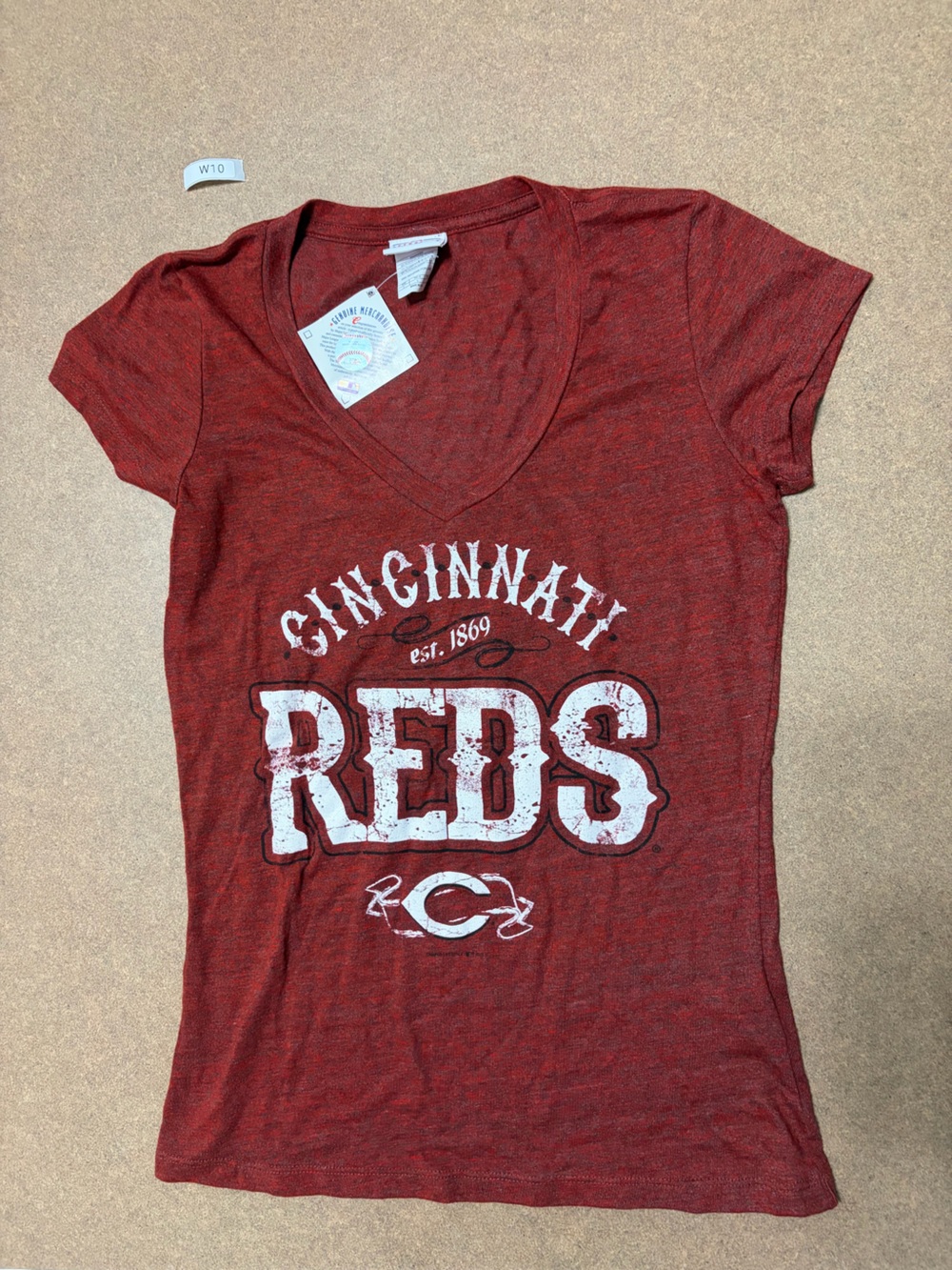 Cincinnati Reds Women’s Red Graphic V-Neck T-Shirt - Size L